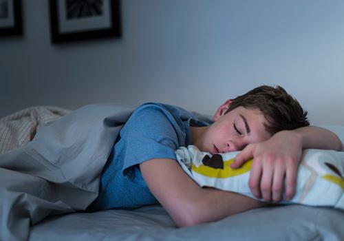 晚上睡觉磨牙是什么原因(老公晚上睡觉磨牙是什么原因)