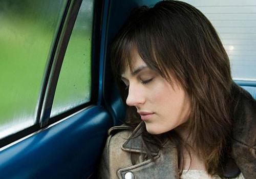 坐车耳朵像蒙了一层膜一样 坐车耳朵像蒙了一层膜一样还疼