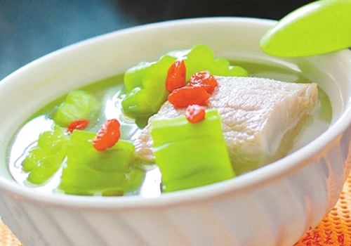 夏天补肾吃什么好（夏天补肝肾吃什么好）