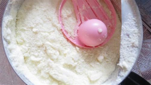 奶粉结块是怎么回事 刚开封的奶粉结块是怎么回事