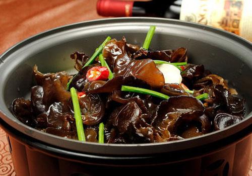 皮肤干燥起皮吃什么好（皮肤特别干燥起皮吃什么药）