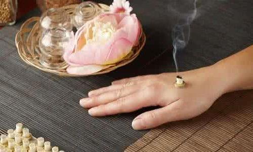 牙痛艾灸灸哪里最好(牙痛艾灸有用吗)