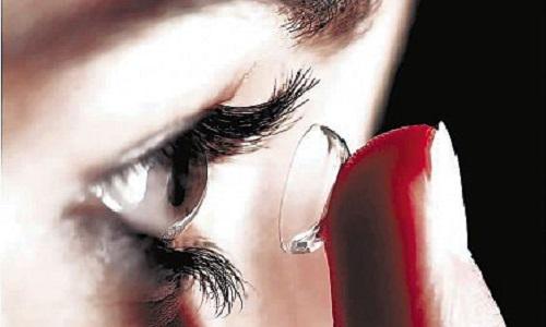 戴隐形眼镜头晕怎么回事（第一次戴隐形眼镜头晕怎么回事）