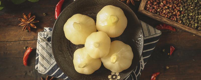 大蒜泡水有什么功效 大蒜泡水有什么功效怎么泡