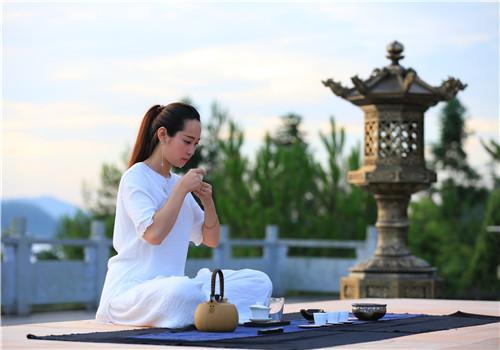 夏天喝什么茶比较好（夏天喝什么茶比较好对身体养肝护肝）