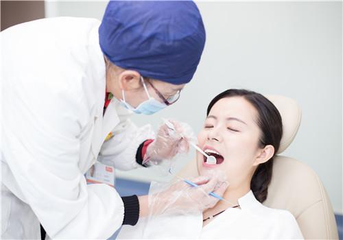 拔牙后多久可以吃饭（拔牙后的注意事项拔牙后多久可以吃饭）