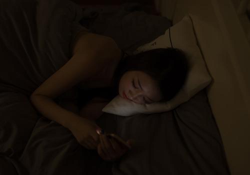 熬夜会长痘痘吗（熬夜会长痘痘吗?）