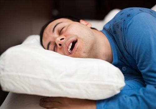 睡觉打呼噜的原因是什么（）
