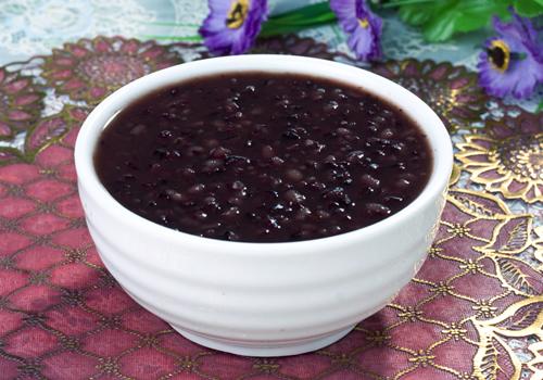 女人气血不足吃什么补得快（女人气血不足应该吃什么能补?）