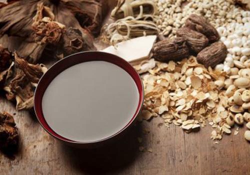 为什么喝中药会拉肚子（为什么喝中药会拉肚子黑色的）