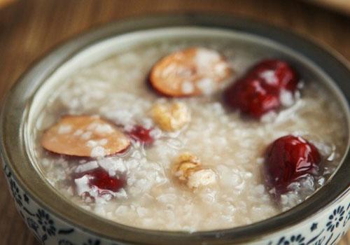 祛斑吃什么食物最有效（祛斑吃什么有效 吃这些食物可以快速祛斑）