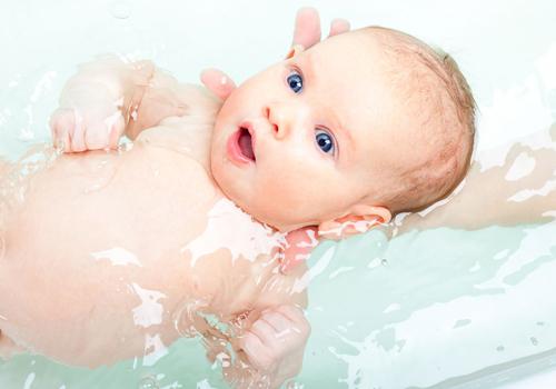 宝宝游泳时间多久合适 十个月宝宝游泳时间多久合适