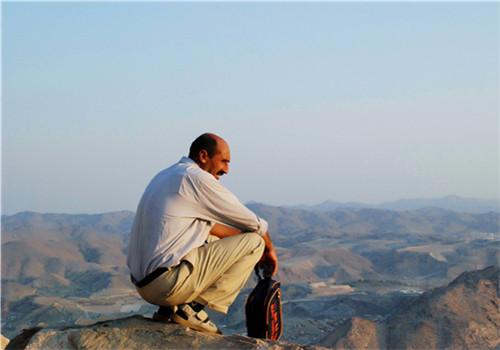 蹲久了脚麻是怎么回事（蹲久了脚麻是怎么回事?）