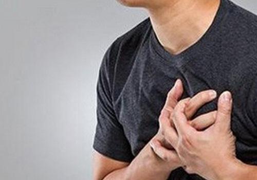 胸闷嗓子眼堵得慌什么症状（胸闷 嗓子眼堵）