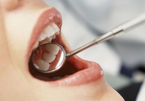 睡觉为什么会磨牙（小孩睡觉为什么会磨牙）