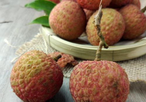 喝中药期间可以吃荔枝吗 喝中药时千万别吃这些水果