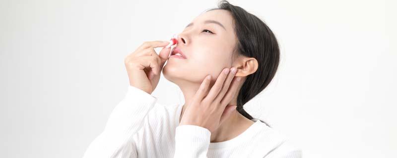 吹空调会流鼻血是为什么 吹空调为什么会流鼻血?