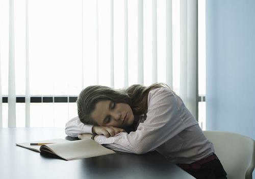 睡午觉起来头晕是怎么回事 睡午觉起来头晕是什么原因