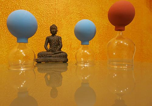 拔罐拔出嘌呤是真的吗 拔罐果冻一样的东西是嘌呤吗