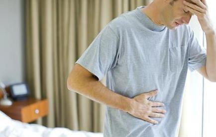 胃溃疡是怎么引起的 胃溃疡是怎么引起的病