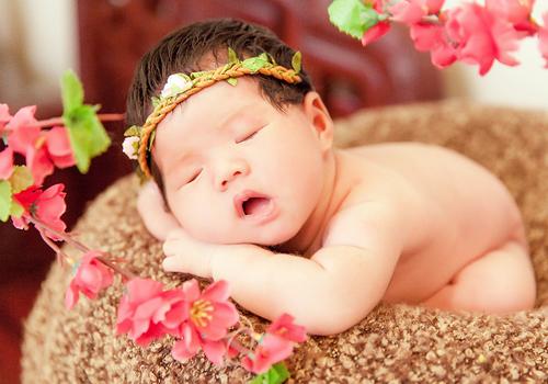 新生儿脐带脱落后怎么护理（新生儿脐带脱落后怎么护理肚脐）