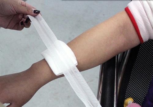 拆线后还要包纱布吗（微创拆线后还要包纱布吗）