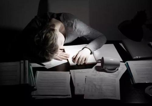 熬夜为什么会掉头发 熬夜为什么会掉头发,皮肤差