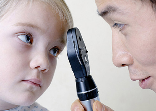 孩子老是眨眼睛怎么办（孩子眼睛老是眨眼怎么办）