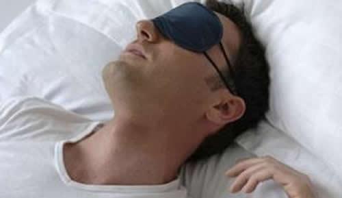 张嘴睡觉是什么原因（张嘴睡觉是什么原因造成的）