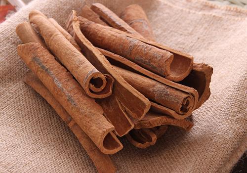 桂皮吃了有什么作用 桂皮经常吃有什么副作用