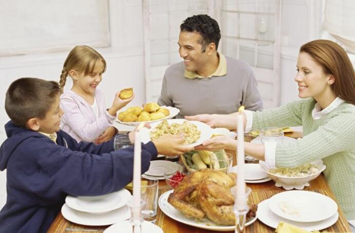 晚餐吃太饱的危害 晚饭吃饱的危害