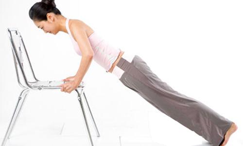 上斜俯卧撑的正确做法(上斜俯卧撑的正确做法图)