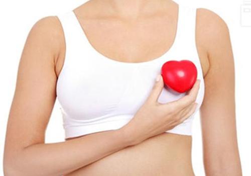 乳房胀痛是什么原因（月经前几天乳房胀痛是什么原因）
