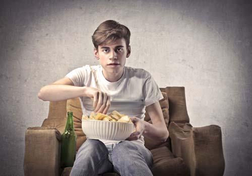 早上空腹不能吃什么（早上空腹不能吃什么东西）