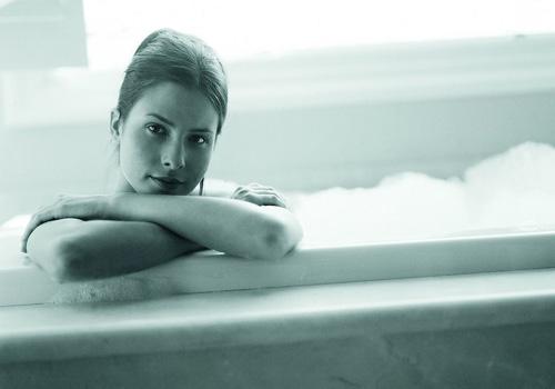 夏天烫伤可以洗澡吗 夏天烫伤可以洗澡吗吗