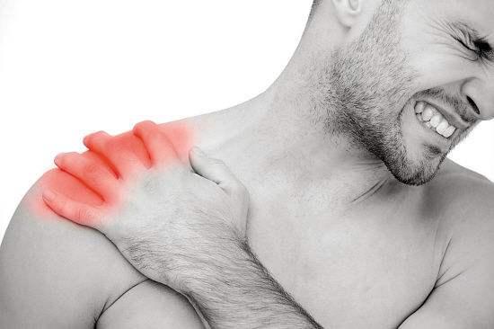 肩膀疼痛是什么原因（卧推肩膀疼痛是什么原因）