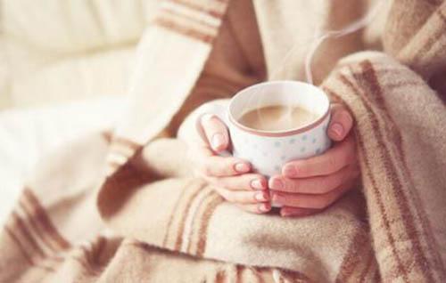 手脚冰凉是怎么回事 手脚冰凉是怎么回事女性