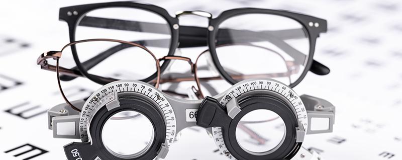 眼镜有划痕怎么修复（远视眼镜有划痕怎么修复）