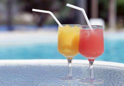 共用吸管会传染艾滋吗（和艾滋病人共用吸管）