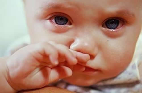 婴儿捏鼻子能长挺么（帮婴儿捏鼻子有助于鼻子长挺吗）