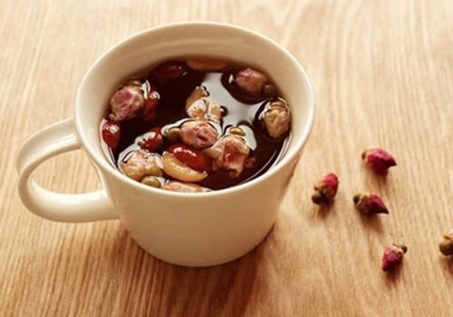 玫瑰花茶可以丰胸吗 枸杞玫瑰花茶可以丰胸吗