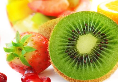 感冒喉咙痛可以吃猕猴桃吗（感冒喉咙痛能吃猕猴桃吗）