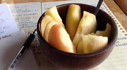 中暑呕吐后吃什么好 中暑呕吐后吃什么好窍门