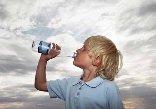 早上起来喝什么水最好 女人早上起来喝什么水最好