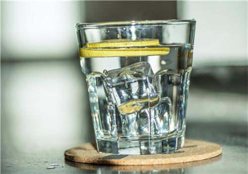 夏天喝冰水好吗 夏天喝冰水好吗?