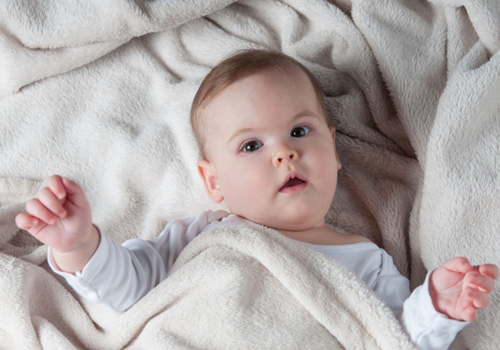 宝宝出生20天了黄疸怎么还没消（婴儿出生20天了还有黄疸怎么办）