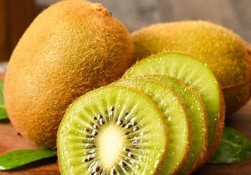 感冒了可以吃猕猴桃吗 感冒了可以吃猕猴桃吗还是月经前