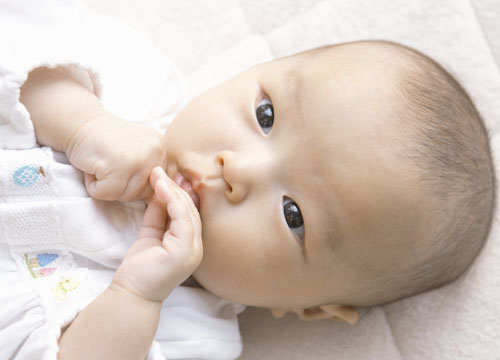 新生儿喉咙呼呼响是怎么回事（新生儿喉咙里呼噜呼噜响是什么原因）