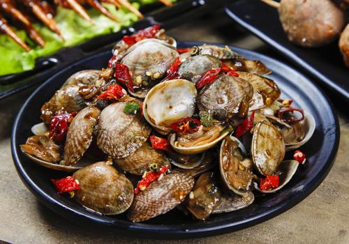 哺乳期可以吃花甲吗(哺乳期可以吃花甲吗?对宝宝有什么影响)