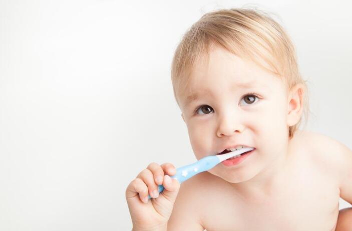 孩子刷牙用多少牙膏合适（刷牙用多少牙膏最合适）